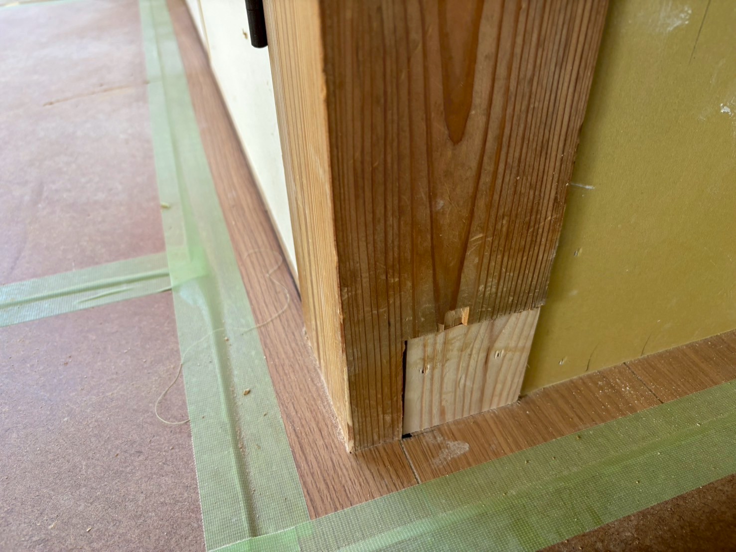 無垢柱の切り欠き跡補修 Before